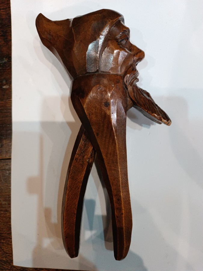 uploads/A-Vintage-Hand-carved-Black-Forest-Figural-Nut-Cracker-16890b6f6888c6aws.jpg