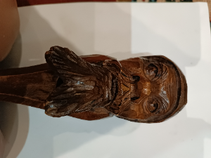 Explore our range of Vintage Black Forest Nut Crackers, hand-carved, in good condition! At 23cm long, it's perfect for your Christmas decor. Buy now!