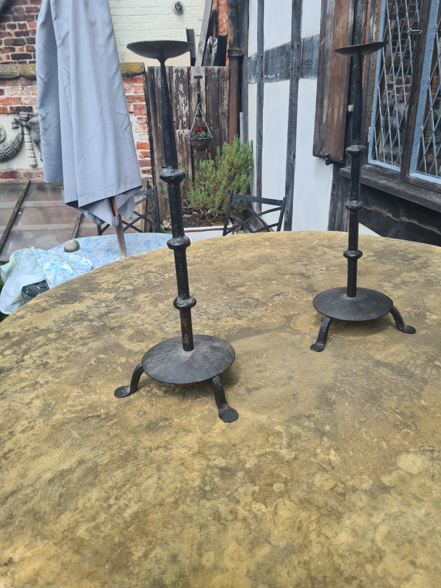 uploads/A-pair-of-Lovely-Cast-Iron-Candlesticks-216842d84b5a39daws.jpg