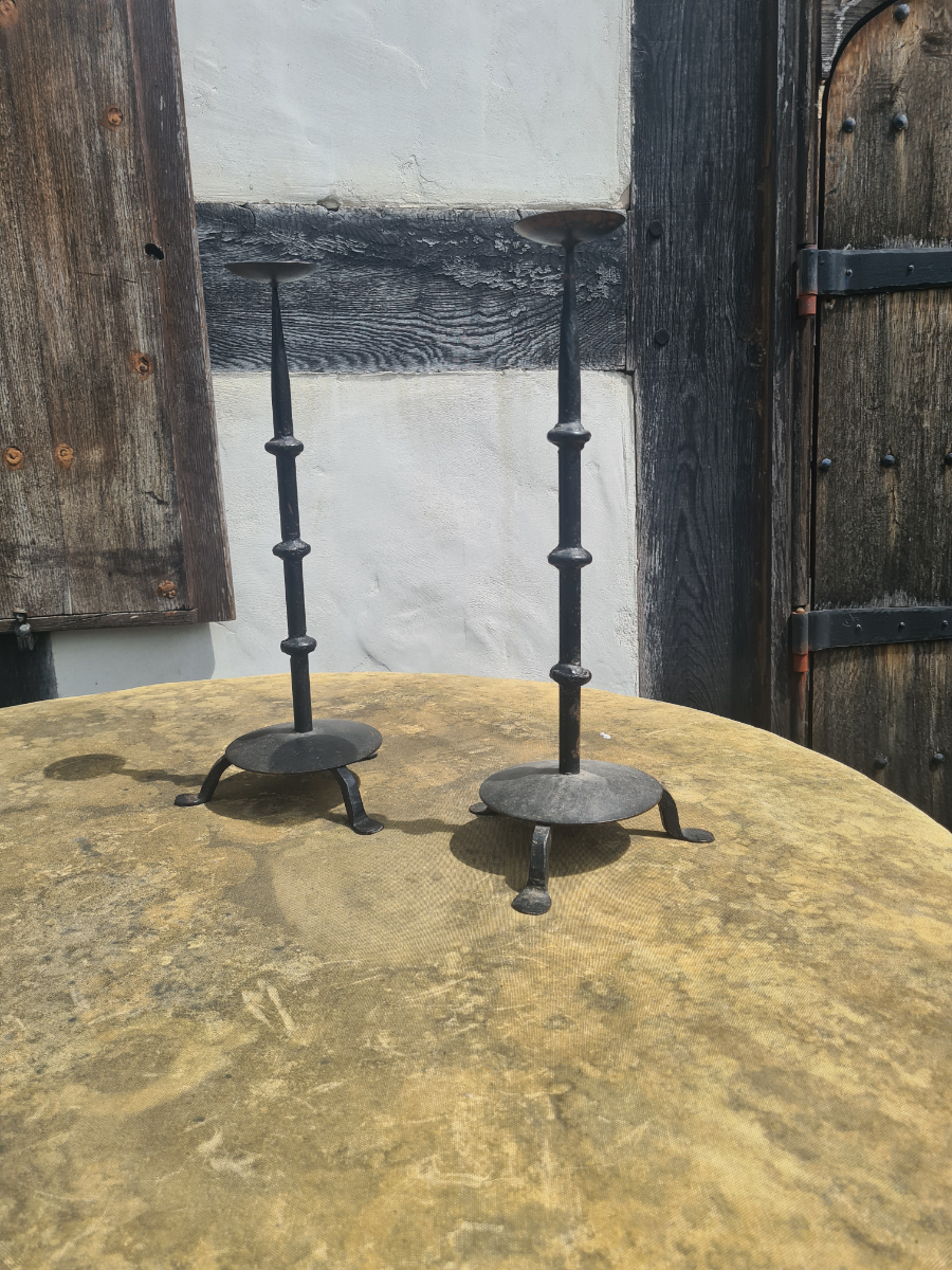 Discover our range of quality cast-iron candlesticks. At 46cm, they add style to any space. Shop now for the perfect home decor addition!