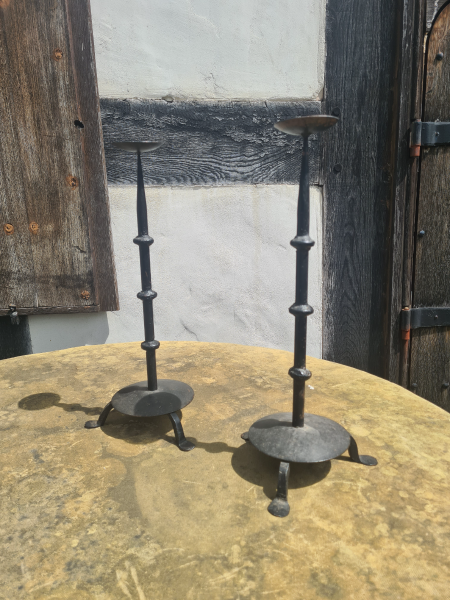 Discover our range of quality cast-iron candlesticks. At 46cm, they add style to any space. Shop now for the perfect home decor addition!
