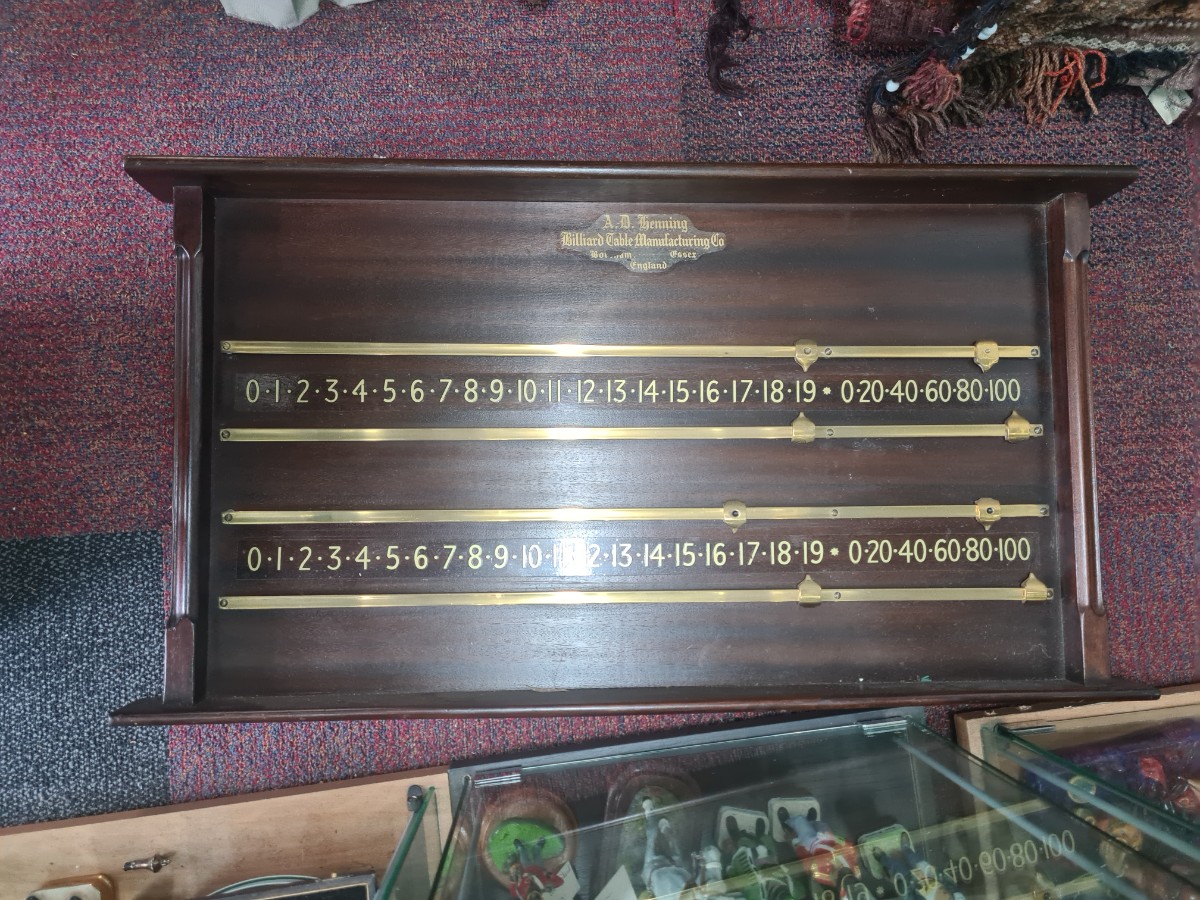 Explore our AD Henning Billiard Scoreboards from the 20th century, in good condition! Find your perfect piece in our exclusive collection. Shop now!