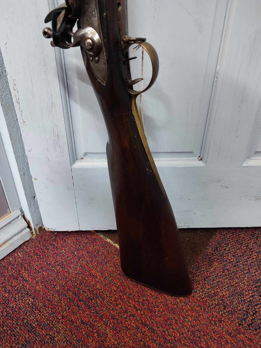 Discover our rare 19th-century American flintlock fowling rifle, perfect for antique firearm enthusiasts. Explore its unique features and order today for a piece of history!