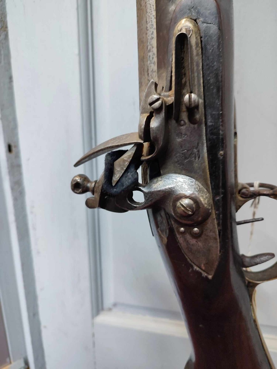 Discover our rare 19th-century American flintlock fowling rifle, perfect for antique firearm enthusiasts. Explore its unique features and order today for a piece of history!