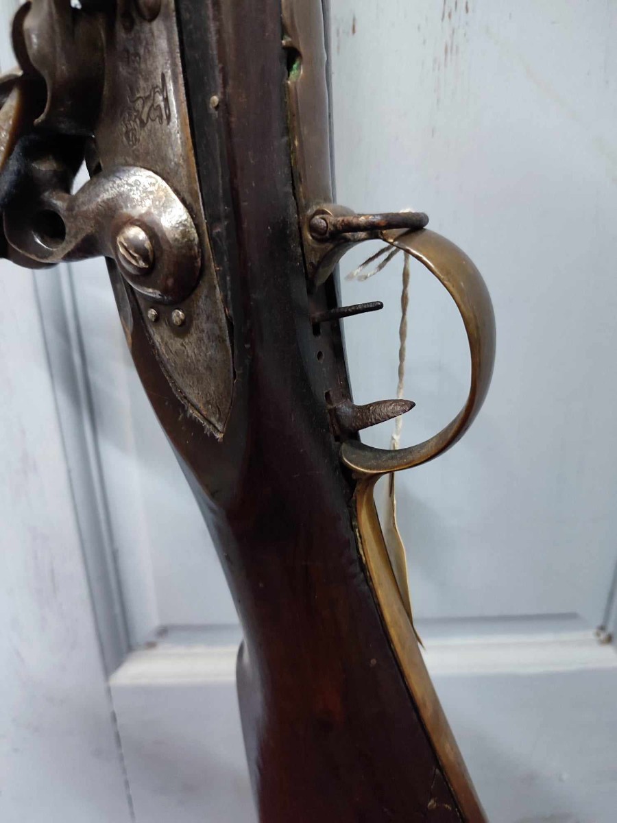 Discover our rare 19th-century American flintlock fowling rifle, perfect for antique firearm enthusiasts. Explore its unique features and order today for a piece of history!