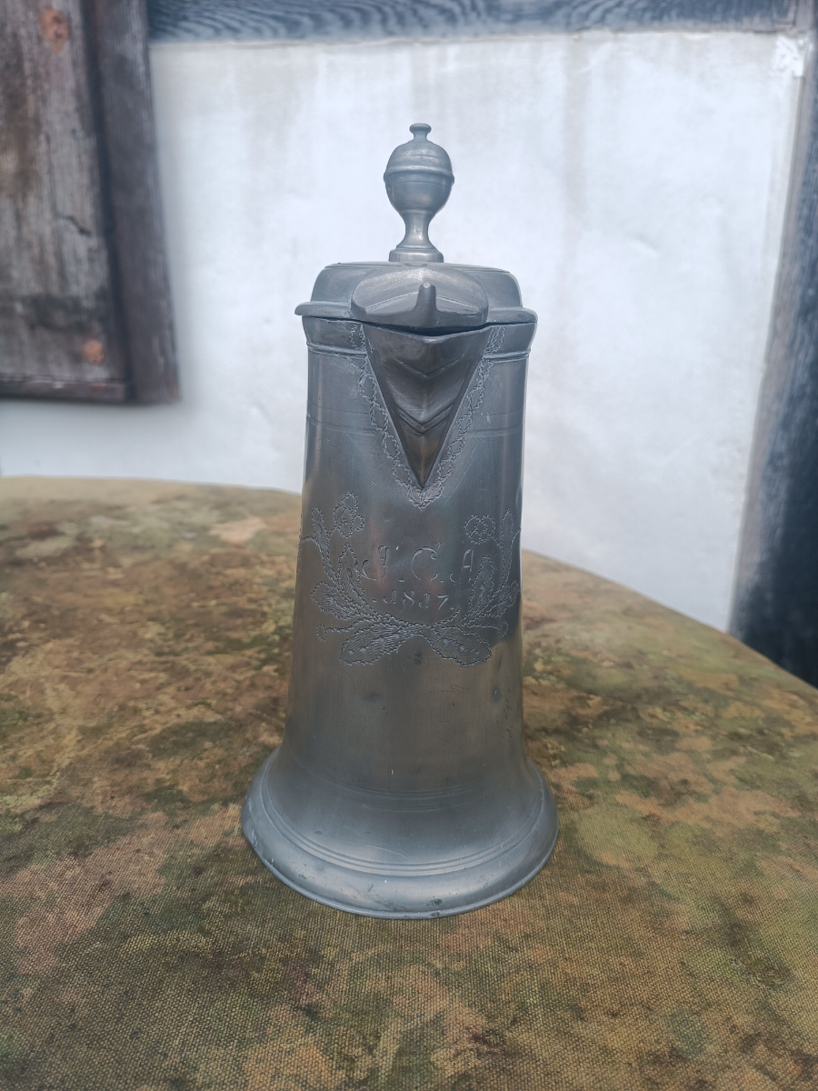 An 18th Century German Pewter Flagon, Dated 1817