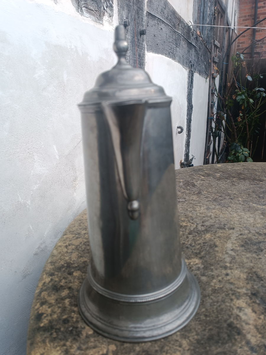 An 18th Century Half Gallon English Pewter Flagon