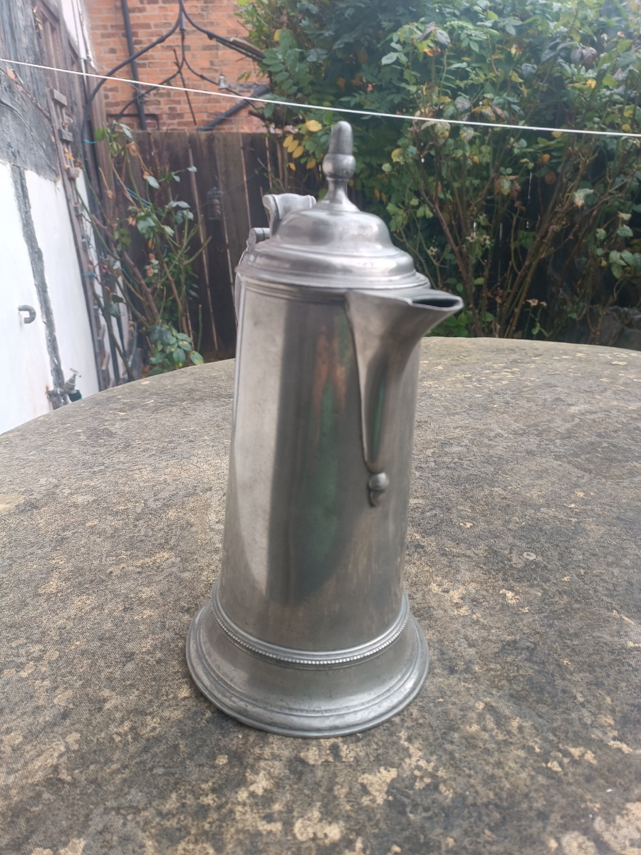 An 18th Century Half Gallon English Pewter Flagon