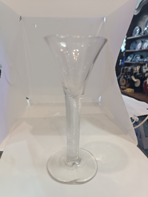 Discover our rare Air Twist Trumpet Bowl from 1745. Impeccably preserved with a snapped off pontil mark. Act now to own this 16 cm high historical gem!