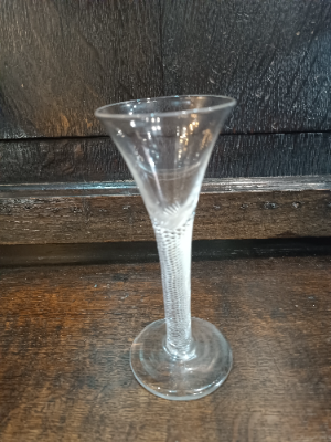 Discover our rare Air Twist Trumpet Bowl from 1745. Impeccably preserved with a snapped off pontil mark. Act now to own this 16 cm high historical gem!