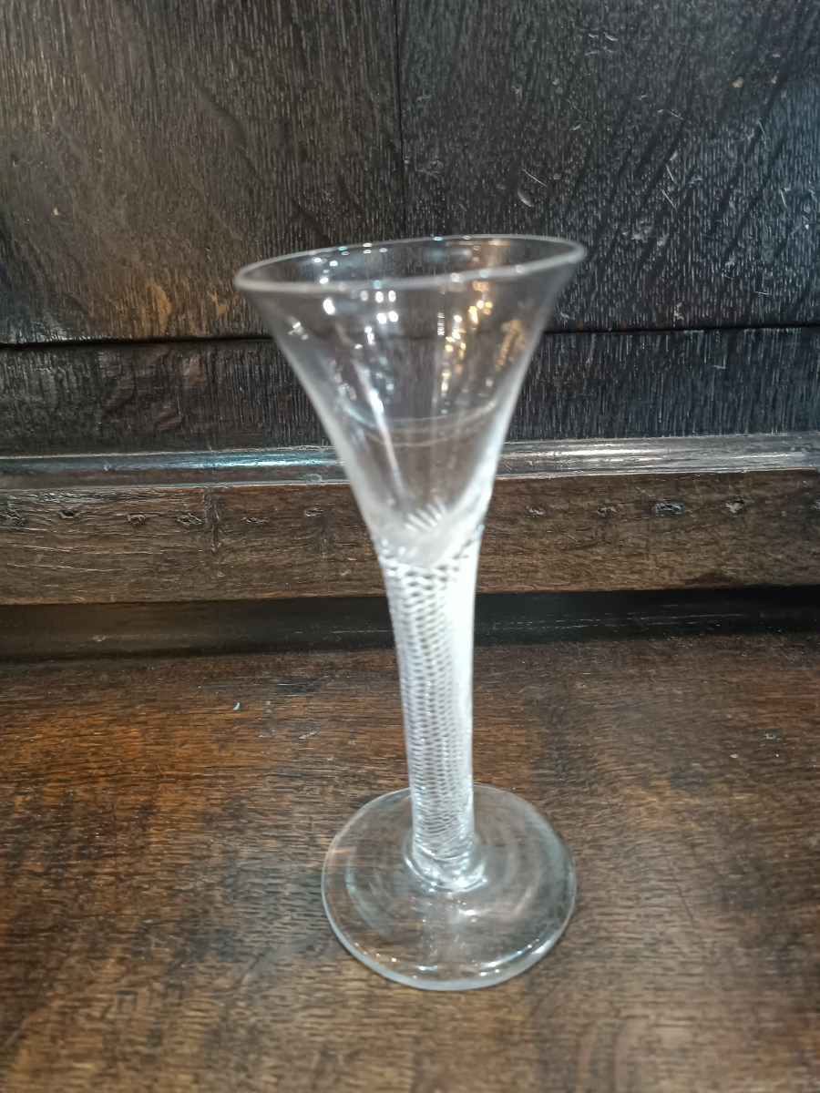 Discover our rare Air Twist Trumpet Bowl from 1745. Impeccably preserved with a snapped off pontil mark. Act now to own this 16 cm high historical gem!