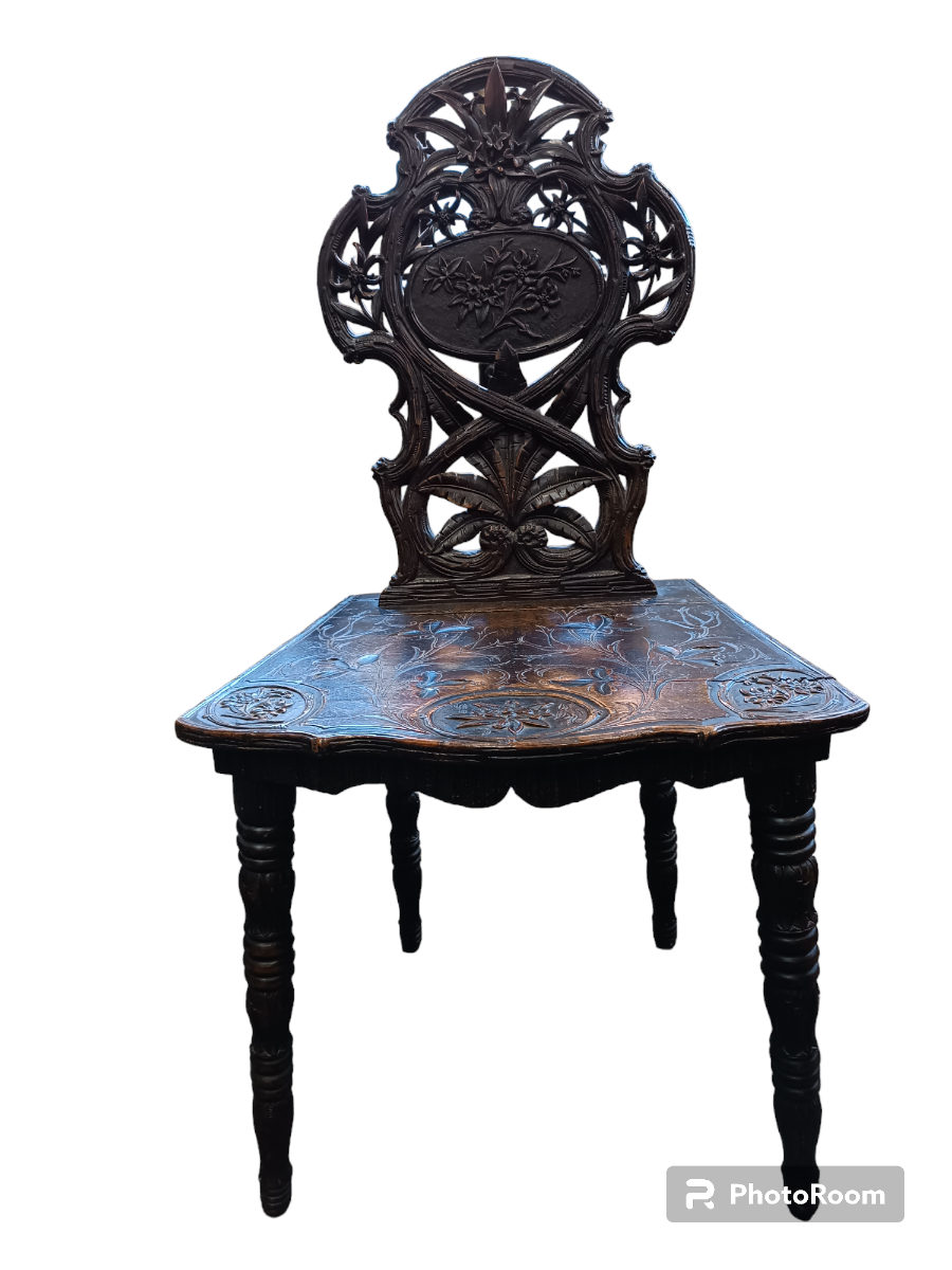 uploads/An-Early-20th-Century-Aesthetic-Movement-Hallway-Chair-2165a810ec5ea22aws.jpg