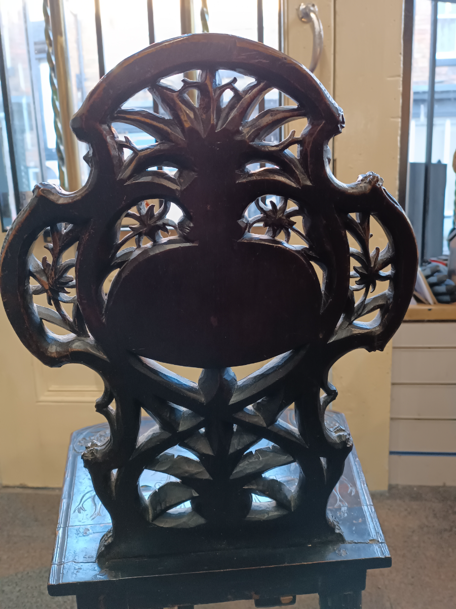 Discover our unique collection of timeless, Aesthetic Movement Hallway Chairs, expertly carved with lilies and foliage for a touch of purity & majesty. Shop now!