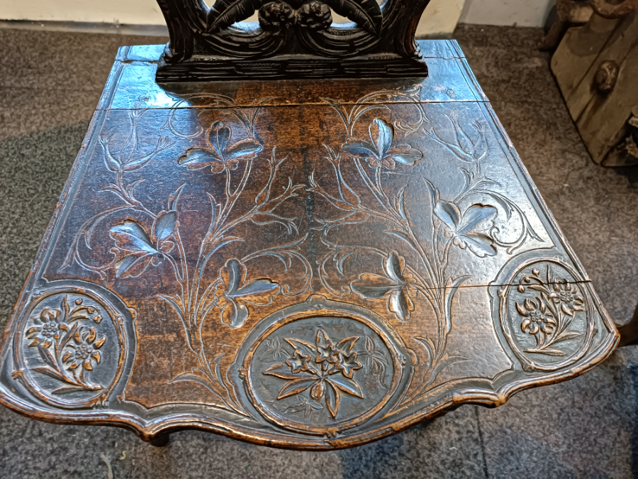 Discover our unique collection of timeless, Aesthetic Movement Hallway Chairs, expertly carved with lilies and foliage for a touch of purity & majesty. Shop now!