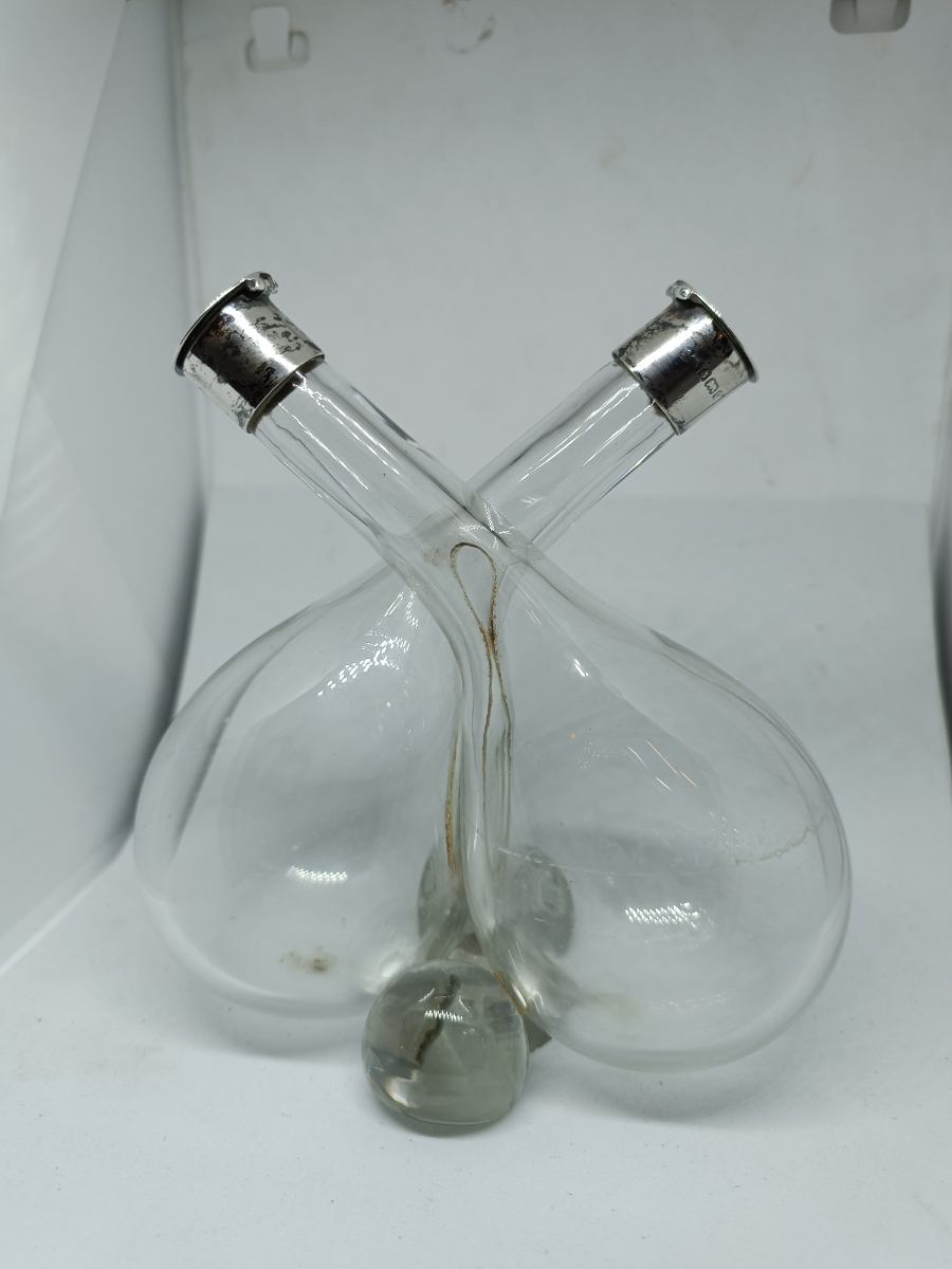 uploads/An-Edwardian-Olive-Oil-And-Vinegar-Bottle-With-Hinged-Silver-Top-21687b876b074e0aws.jpg