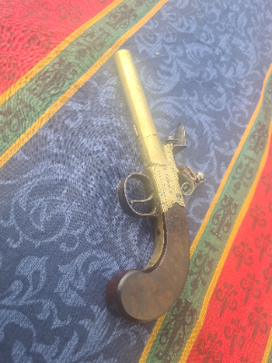 Explore our collection of English Flintlock pocket pistols by Archer. Uncover the beauty of a 68 bore, 3-inch brass barrel. Buy now for a unique piece of history!