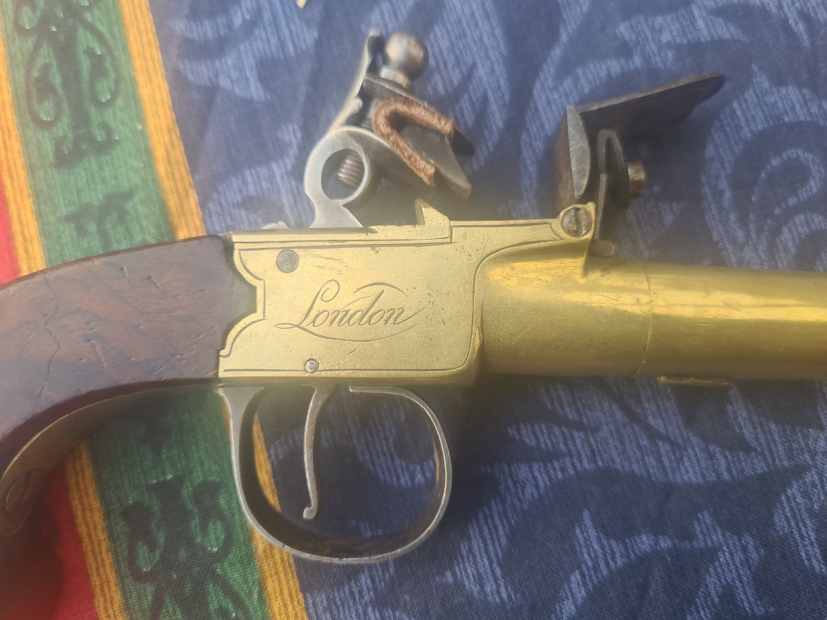 Explore our collection of English Flintlock pocket pistols by Archer. Uncover the beauty of a 68 bore, 3-inch brass barrel. Buy now for a unique piece of history!