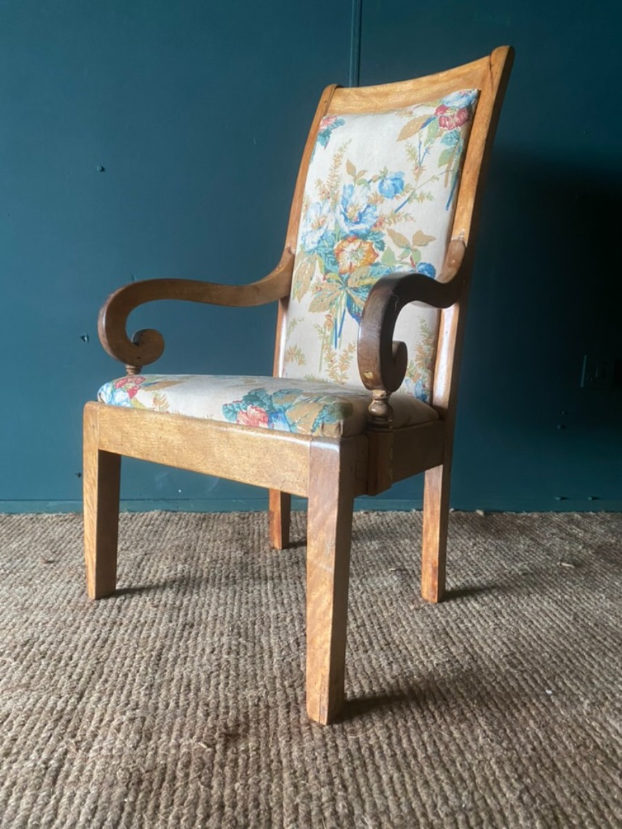 uploads/Antique-19thC-Regency-Period-Elbow-Chair-With-vtg-French-Linen-Print-Upholstery-30764a6a8cc48d4eaws.jpg