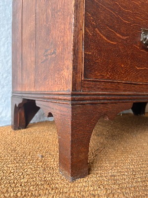 Discover our classic Art Nouveau chest with four sturdy drawers and a fantastic patina. Specific measurements provided. Shop now for unparalleled quality.