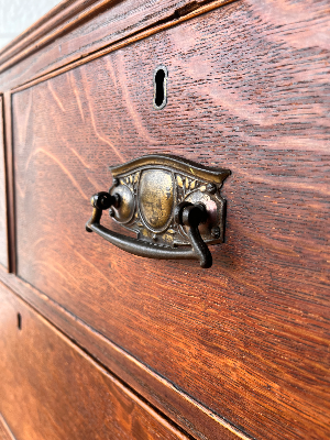 Discover our classic Art Nouveau chest with four sturdy drawers and a fantastic patina. Specific measurements provided. Shop now for unparalleled quality.