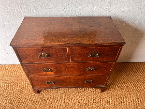 Discover our classic Art Nouveau chest with four sturdy drawers and a fantastic patina. Specific measurements provided. Shop now for unparalleled quality.
