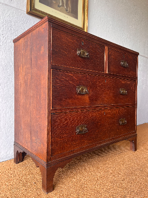 Discover our classic Art Nouveau chest with four sturdy drawers and a fantastic patina. Specific measurements provided. Shop now for unparalleled quality.