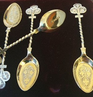 Discover our collection of late 19th-century antique silver ice-cream spoons by Sheffield Silversmith. Embellished with floral motifs, perfect for a classy dinner party. Shop now!