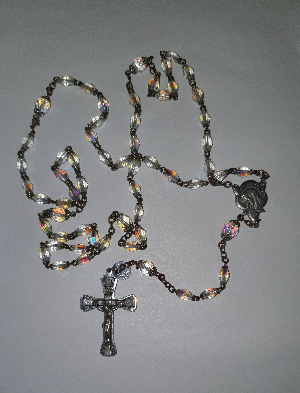 Discover our Art Deco rosary with unique Aurora Borealis effect. Shop now for this antique silver-plated treasure made in Czechoslovakia. Don't let it slip!