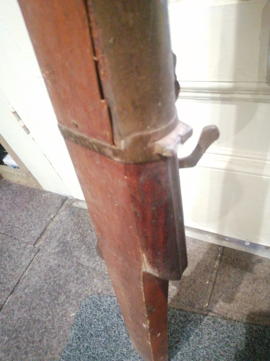 Discover a unique 8ft long Indian battlement gun from Jaipur's Palace. Add a piece of 18th/19th century history to your collection. Buy now!