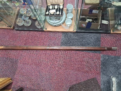 Discover our collection of 19th century Indian battlement guns. Measuring 234cm and originating from the Jaipur Palace. Explore now for historical relics!