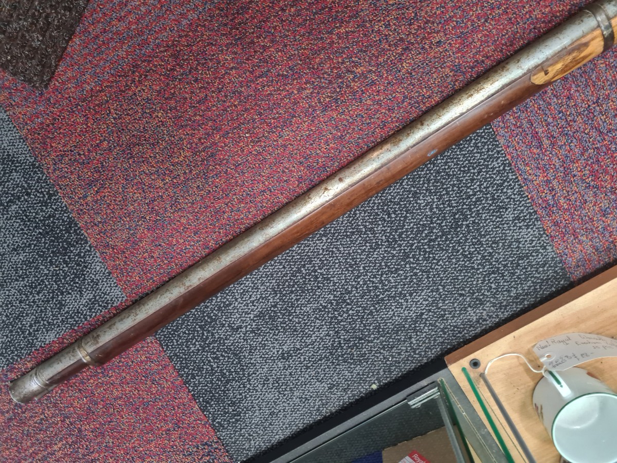 Discover our collection of 19th century Indian battlement guns. Measuring 234cm and originating from the Jaipur Palace. Explore now for historical relics!