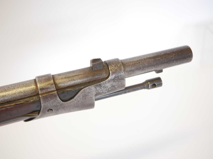 Discover our unique Belgian Albini Braendlin 11mm 1867 service rifle! Featuring a secure 34-inch barrel and folding ladder sight, it's an artefact of history. Visit now to learn more!