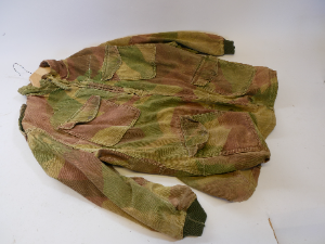 An original British Airborne Denison Smock dating from the post-1946 period. Commonly referred to as the Third Pattern or 1946 Pattern, this version retained many of the features of the wartime Second Pattern smock and remained in service with British and Commonwealth airborne forces for many years. The Denison Smock continued as standard combat clothing for the Royal Marines and the Parachute Regiment until the mid-1970s.

This example displays the distinctive screen-printed camouflage pattern, featuring a light sand-coloured base overlaid with broad green and reddish-brown brushstrokes. Characteristic post-war features include knitted cuffs, nickel-plated Newey press studs, a brass Swift half-zip with its original pendant pull, shoulder epaulettes, a wool-lined collar, and the distinctive rear fishtail, which fastens to the front using the original press studs.

The original internal label is still present, although it has faded through laundering and is no longer legible.

Presented in good overall condition, the smock exhibits honest service wear consistent with its age. It retains its original knitted cuffs and remains complete throughout, making it an excellent example with strong display appeal as well as being perfectly wearable.