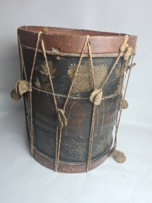 Discover authentic British Napoleonic drums from the Eyres military collection. Own a piece of history retrieved from the Battle of Waterloo. Shop now! Size: 54 x 43cm.