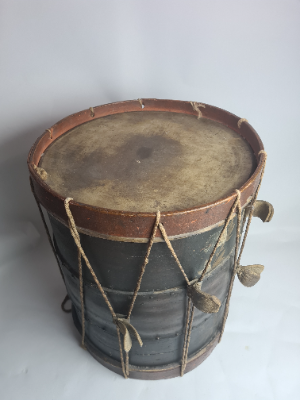 Discover authentic British Napoleonic drums from the Eyres military collection. Own a piece of history retrieved from the Battle of Waterloo. Shop now! Size: 54 x 43cm.