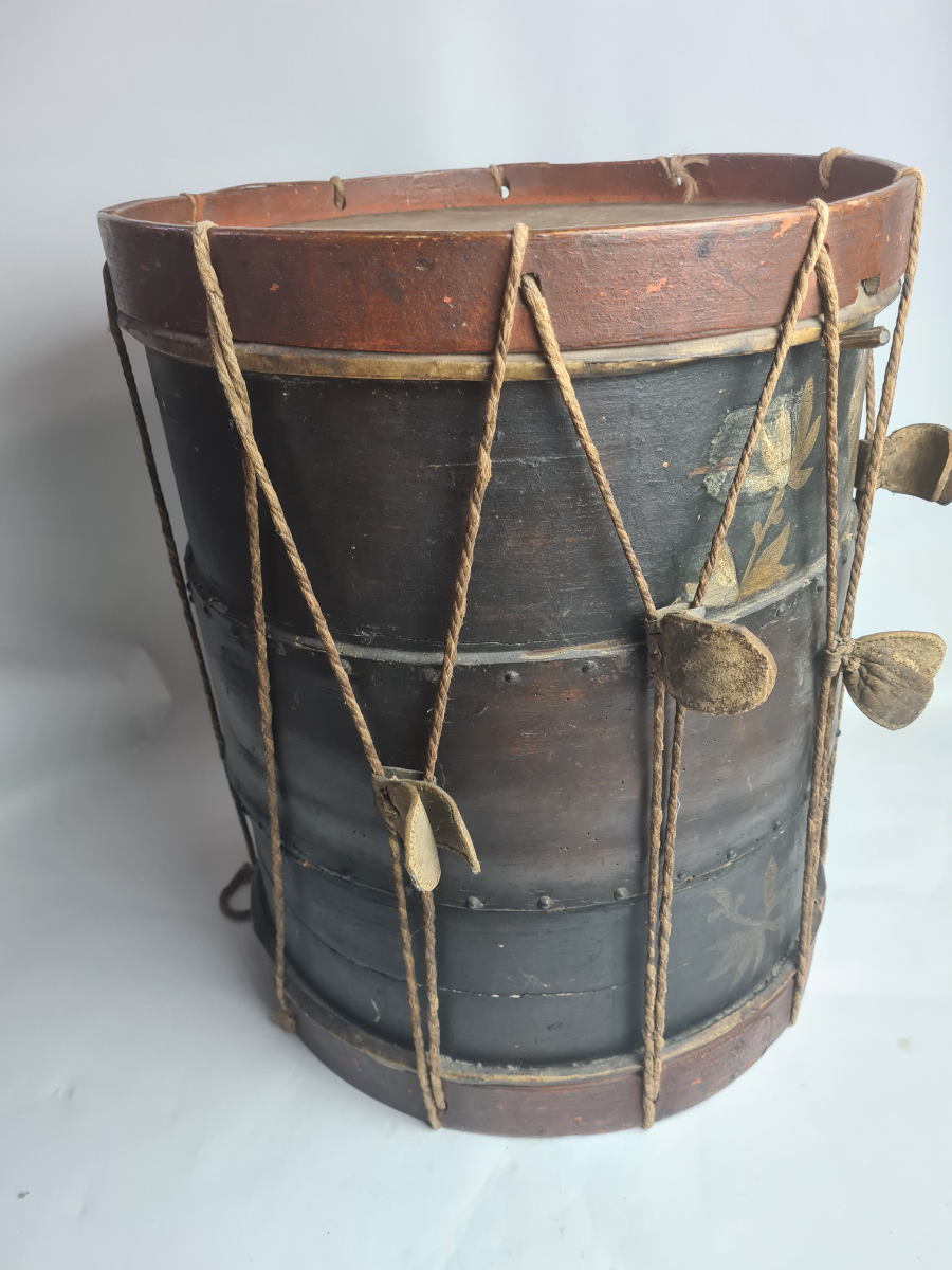 Discover authentic British Napoleonic drums from the Eyres military collection. Own a piece of history retrieved from the Battle of Waterloo. Shop now! Size: 54 x 43cm.