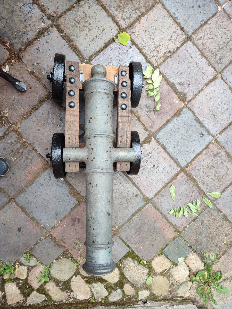 Discover our range of exquisite bronze reproduction cannons, perfect for your garden or patio. Immerse in the charm of the 19th century. Shop now!