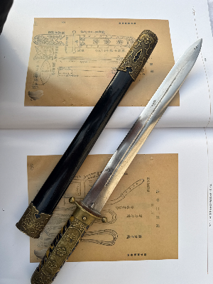 For sale is a rare “Plum Blossom Sword”, a pattern prescribed for Chinese Nationalist Army officers under the 1936 uniform regulations. The sword takes its name from the three plum blossoms decorating its handle. Most surviving examples are in poor condition.

In January 1936, the National Government introduced uniform regulations establishing a standard pattern for army officers’ swords. The commemorative swords presented in June 1936 to graduates of the Tenth First Corps of the Central Army Officer Academy followed this pattern.

During his rule, Chiang Kai-shek was known for presenting quality swords to dignitaries and commanding officers. He also introduced uniform regulations for officers, to which this example conforms.

Although comparable in size to a knife, this weapon is classified as a short sword under Chinese Army regulations. No provenance.

**Condition:**  
In excellent overall condition, retaining the original finish on the scabbard, with very light pitting to the blade, as shown in the photographs.

**Reference:**  
*Chinese Nationalist Officers’ Daggers in World War II: 80th Anniversary of Victory in the War of Resistance Against Japan and the Retrocession of Taiwan*, published in 2026. This publication is currently available only in Mandarin Chinese; no English edition is available.

现出售一把罕见的“梅花剑”，其制式依据1936年国民革命军军官服制规定。此剑因剑柄上的三朵梅花装饰而得名，现存实物大多品相欠佳。

1936年1月，国民政府颁布服制条例，确立了陆军军官佩剑的标准制式。同年6月，中央陆军军官学校第十期第一总队毕业生获颁的毕业纪念剑，亦采用了这一制式。

蒋介石主政期间，常将精制佩剑赠予政要及高级军官。他还推行了统一的军官服制规定，本件藏品即符合该制式。

虽然尺寸与匕首相近，但根据当时中国陆军的相关规定，此类兵器被归类为短剑。

**品相：**  
整体品相极佳，剑鞘保留原有表面处理，剑身仅有轻微麻点状锈蚀，具体情况如照片所示。

**参考文献：**  
《第二次世界大战中的中国国民革命军军官短剑：抗日战争胜利暨台湾光复80周年纪念》（书名暂译），2026年出版。该书目前仅有中文版，尚无英文版。