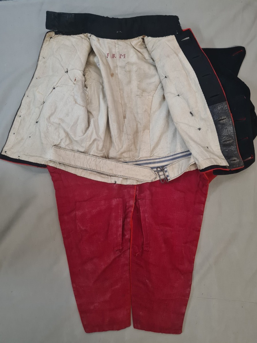 Discover our collection of pre-Franco civil guard coatees and breeches from 1931. Shop now for a glimpse into Spanish history!