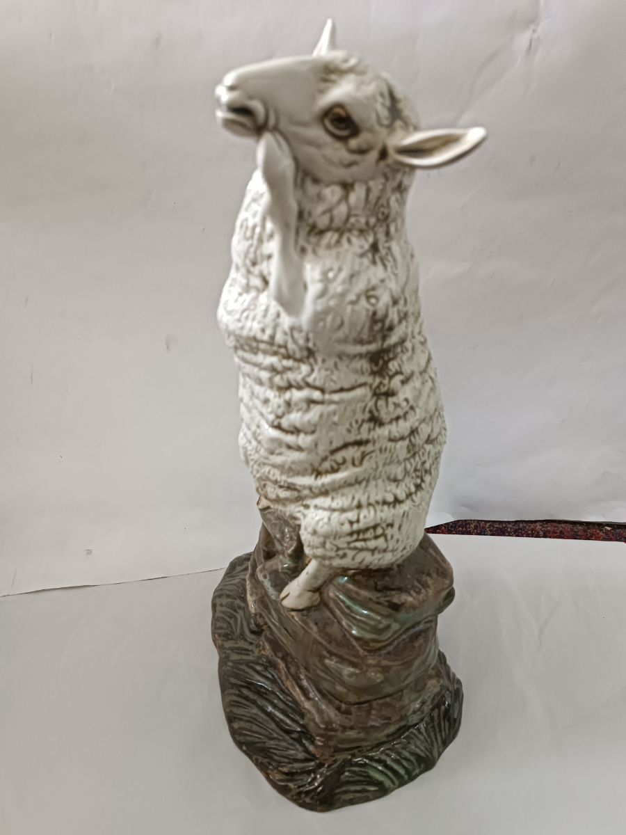 uploads/Cobridge-Stoneware-Robert-Tabbanor-sheep-Model-216842e53944c5faws.jpg