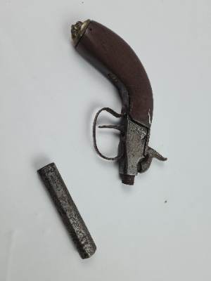 Discover our rare continental percussion pistol, adorned with a unique brass lion head. Likely Belgian-made. Act now, explore our vintage firearms collection!