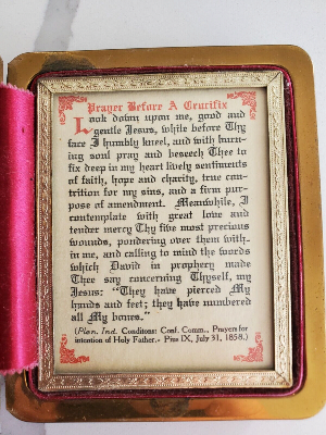 Discover our collection of vintage Pocket Shrines. Join the trend, enhance your devotional practice with a Prayer Before a Crucifix. Order yours now!