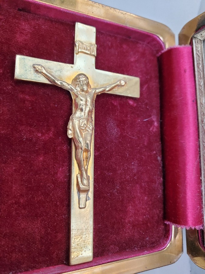Crucifix Pocket Shrine With PPIX Prayer