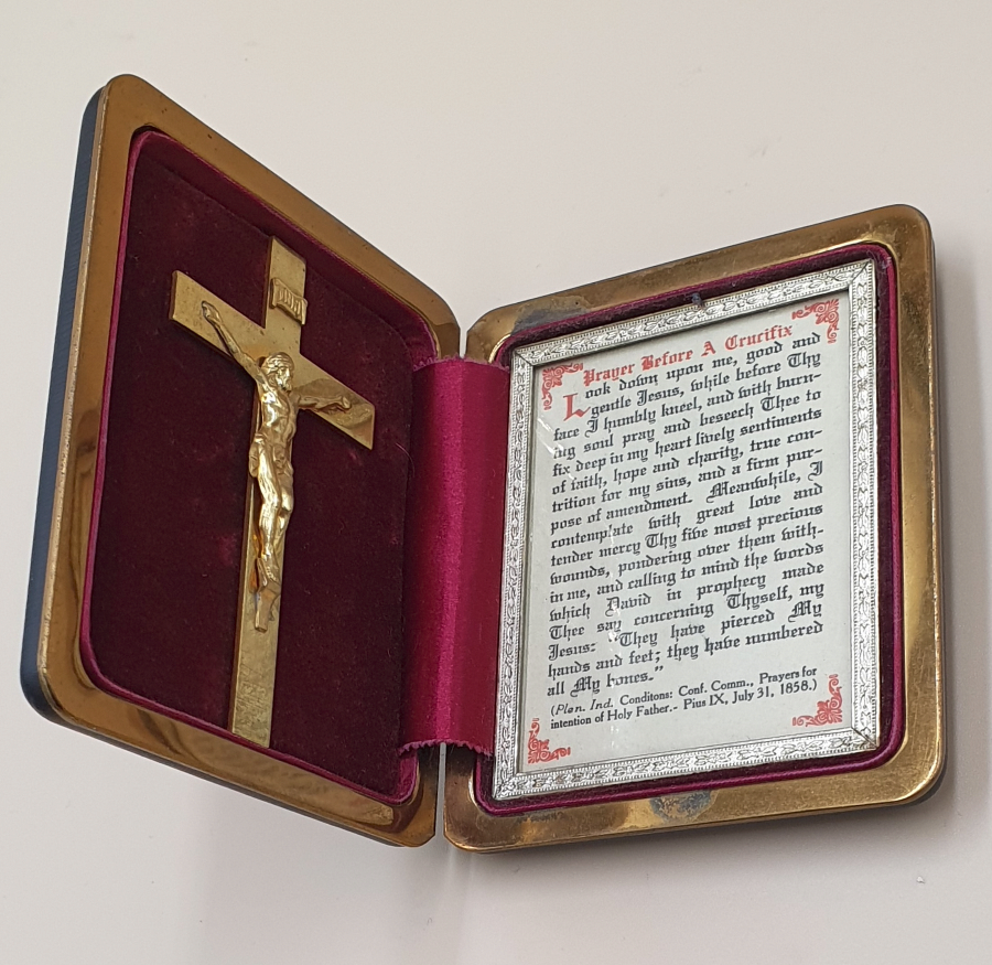 uploads/Crucifix-Pocket-Shrine-With-PPIX-Prayer-211968cfea7ceabe1aws.jpg