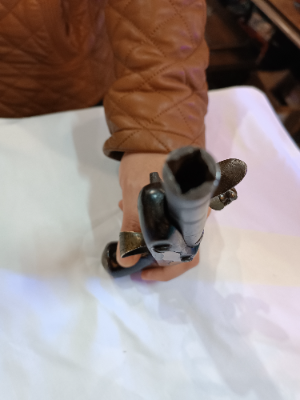 Discover our antique flintlock pistol by the renowned Williams family from 18th century London. Explore its unique cannon barrel design. Buy now and own a piece of history!