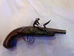 Discover our antique flintlock pistol by the renowned Williams family from 18th century London. Explore its unique cannon barrel design. Buy now and own a piece of history!
