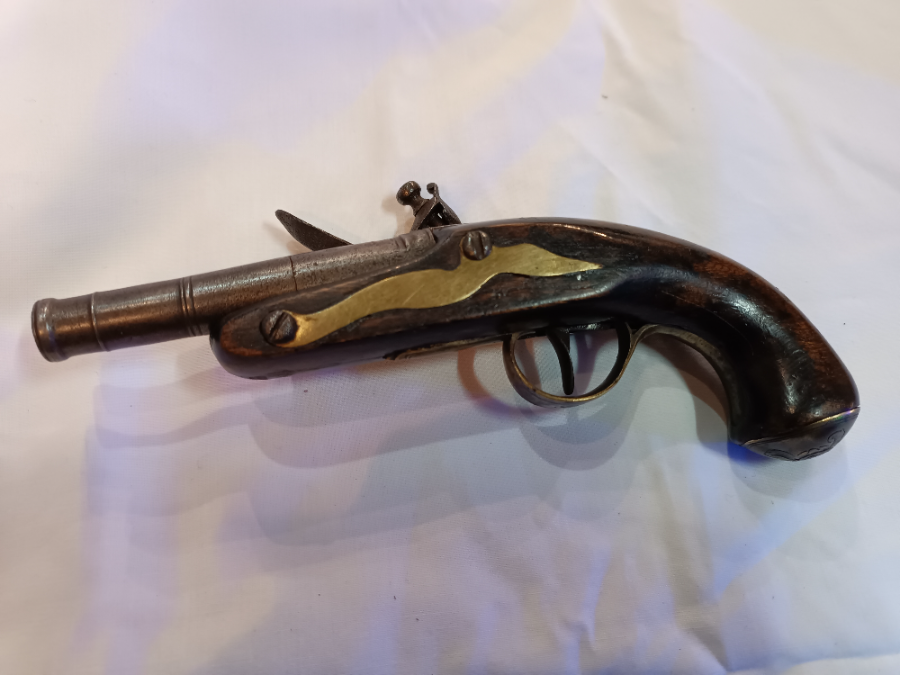 Discover our antique flintlock pistol by the renowned Williams family from 18th century London. Explore its unique cannon barrel design. Buy now and own a piece of history!