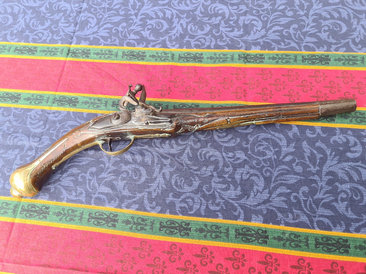 uploads/Early-18th-Century-Flintlock-Pistols-16718f2fe988d6aws.jpg