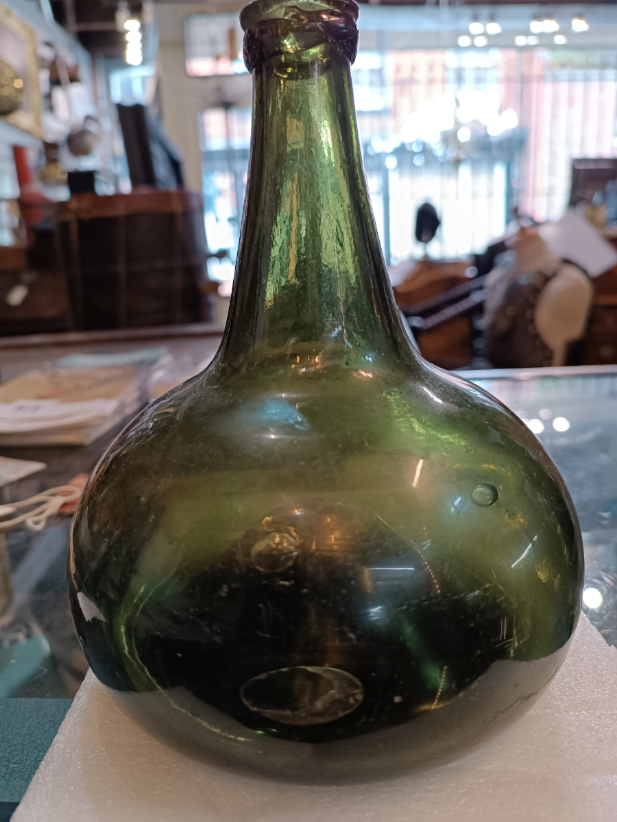 uploads/Early-18th-Century-Handmade-Onion-Bottle-2165fc550eceee4aws.jpg