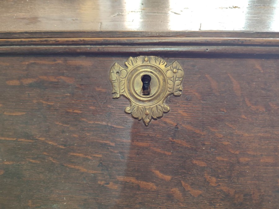 Explore our collection of antique 18th century oak writing desks. Featuring secret drawers, brass knobs and pigeon holes. In excellent condition. Shop now!